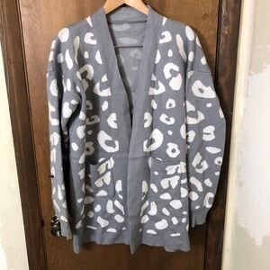 Gray and White Women’s XL Leopard Print Open Cardigan